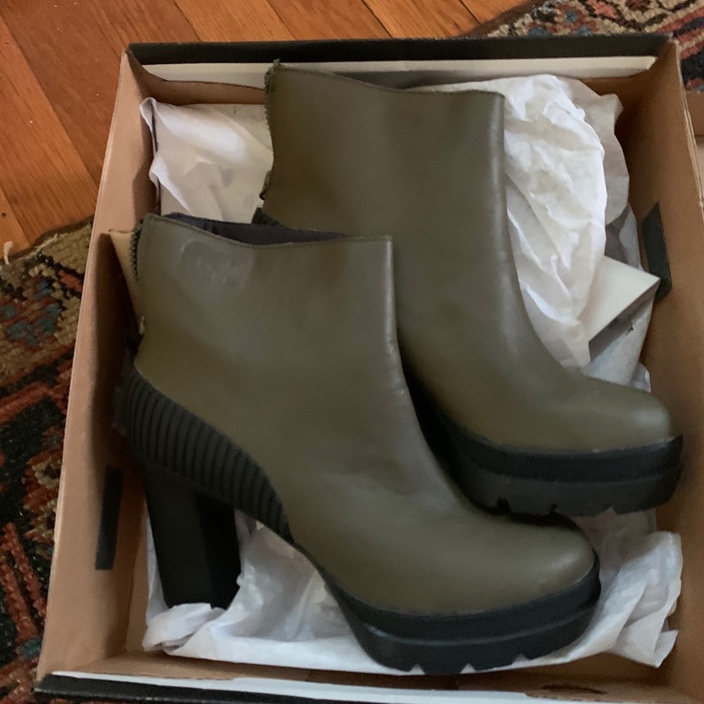 Sorel Dacie Bootie NEW WITH TAGS AND BOX